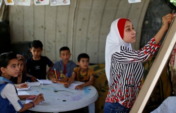 Gaza Girl, 13, Teaches Neighborhood Children During School Closure