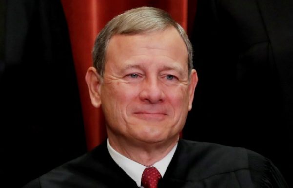 US Chief Justice Warns of Internet Disinformation, Urges Civics Education