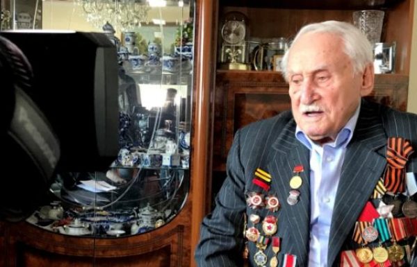 ‘Only Eyes’: Auschwitz Liberator Recalls Death Camp Inmates 75 Years On