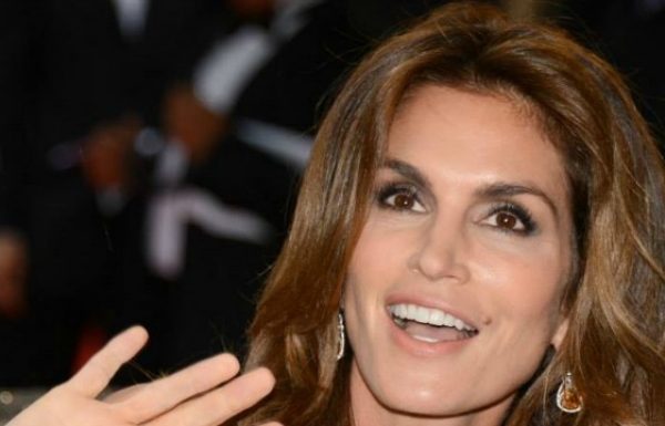 Cindy Crawford Prepares ‘Shiksa Brisket’ From Recipe Passed Down by Jewish Husband’s Grandmother