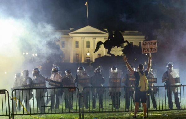 Fires Burn Near White House in Violent US Protests